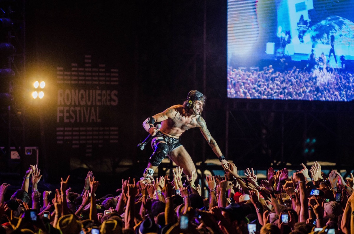 Fan reaction at K-pop concert, global fan culture