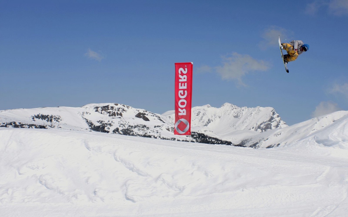 nieseko snowboarder