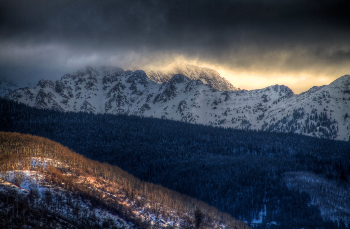neiseko snowy mountain range