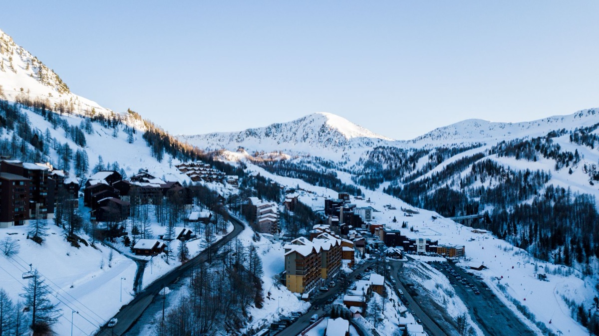 Sí, me encanta Hokkaido: montaña nevada con tienda