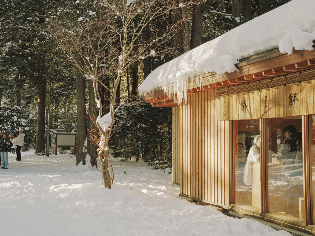 hokkaido ryokan exterior with traditional Japanese garden