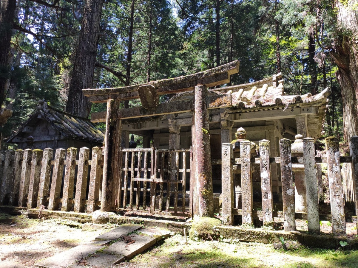 阿伊努傳統房屋與神社