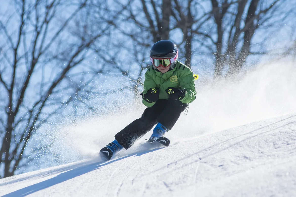 男、スキー者、スキー、スキーリンク、雪、勾配、雪の勾配、エクストリームスポーツ、冬スポーツ、スポーツ、アルプス、アルピーン、活動、ダウンヒル、動き、自然、スピード、冬、ウィ